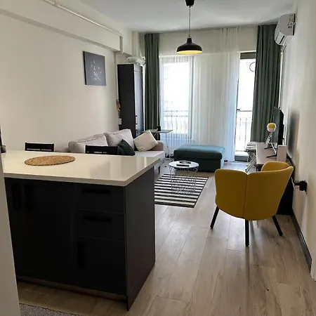 New Air-conditioned Within Walking Distance To Tourist Attractions *