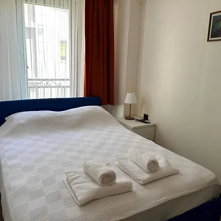 Daire New Air-conditioned Within Walking Distance To Tourist Attractions *